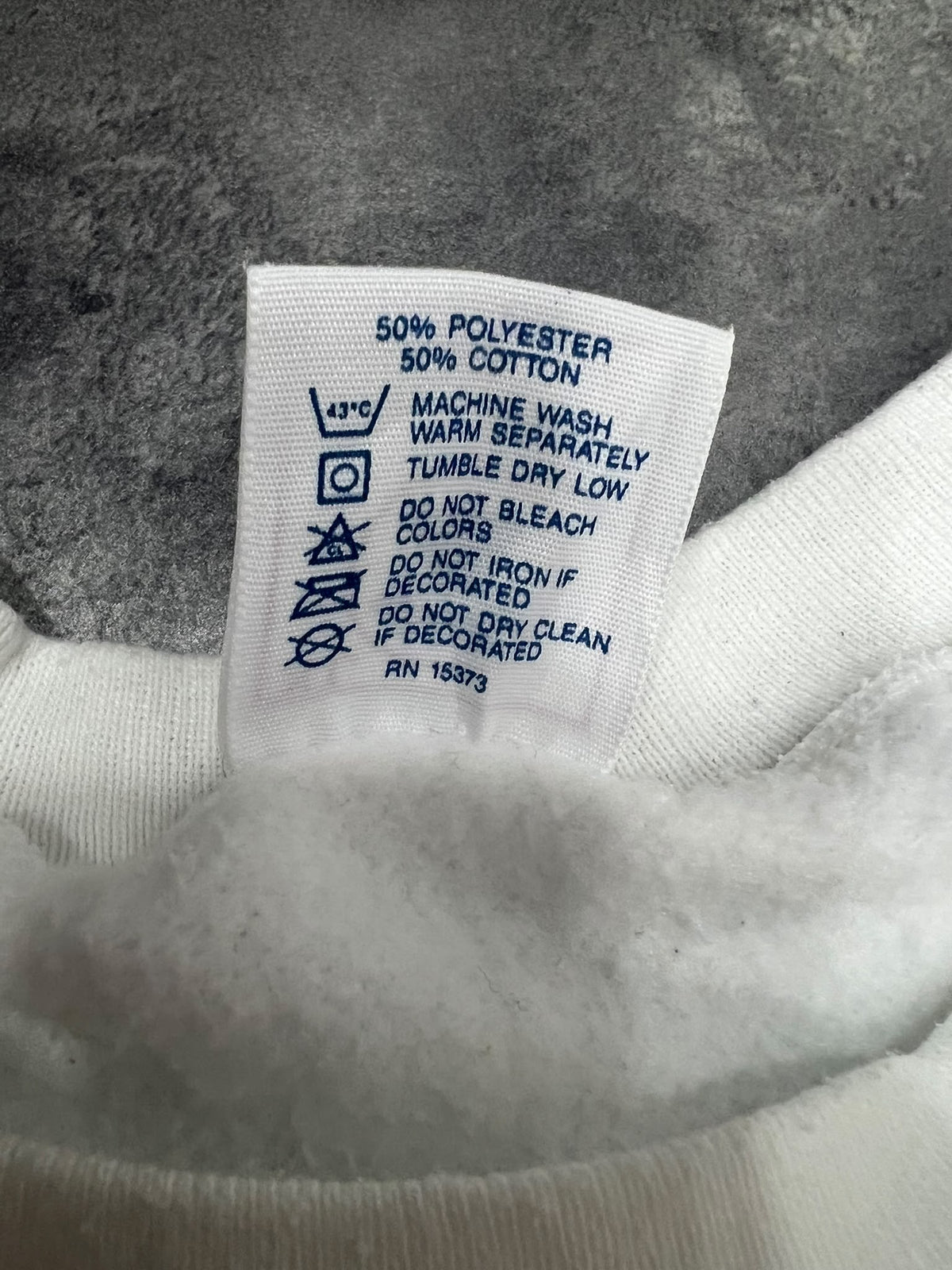 Looney Tunes Christmas 1993 Vintage Sweatshirt – Bugs Bunny Taz Daffy Made in USA