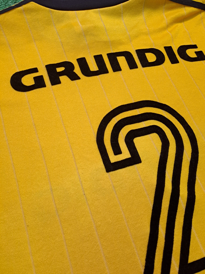 Camiseta T-shirt Adidas Grundig Vintage 80s Template Número 2