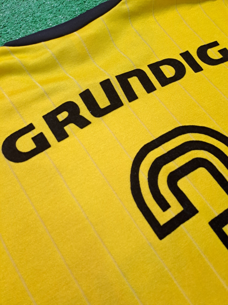 Camiseta T-shirt Adidas Grundig Vintage 80s Template Número 3