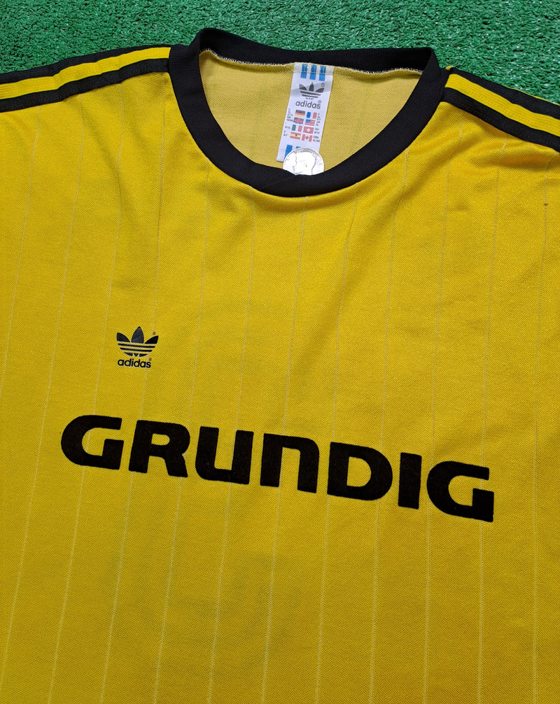 Camiseta T-shirt Adidas Grundig Vintage 80s Template Número 2