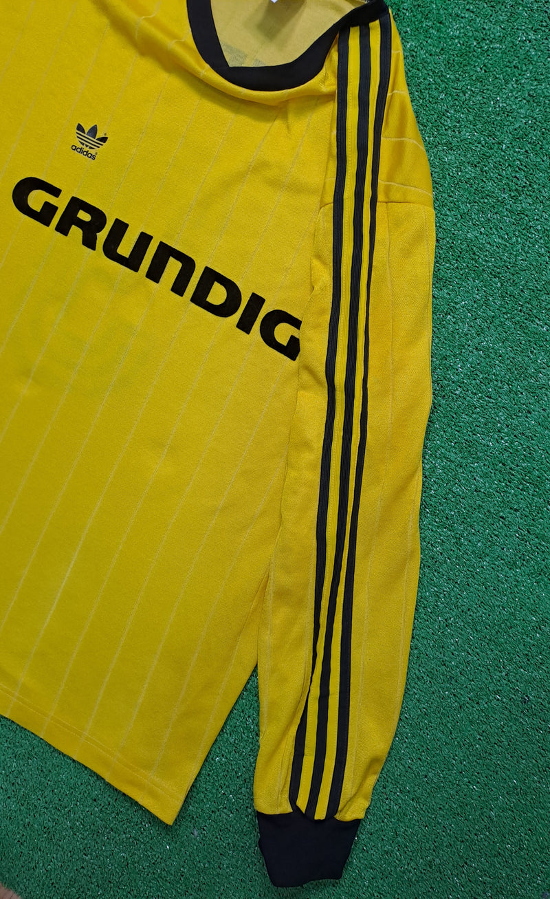 Camiseta T-shirt Adidas Grundig Vintage 80s Template Número 3