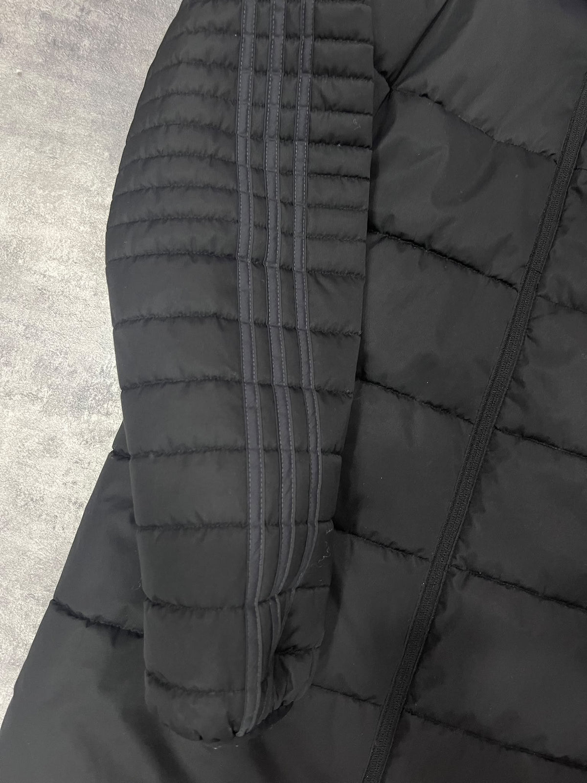 Abrigo Real Madrid Adidas Fly Emirates – Long Padded Football Bench Coat Black