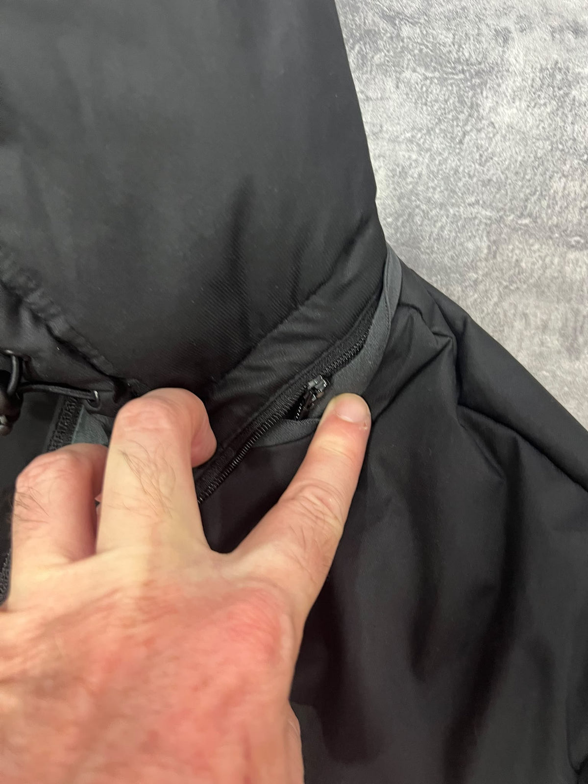 Abrigo Real Madrid Adidas Fly Emirates – Long Padded Football Bench Coat Black