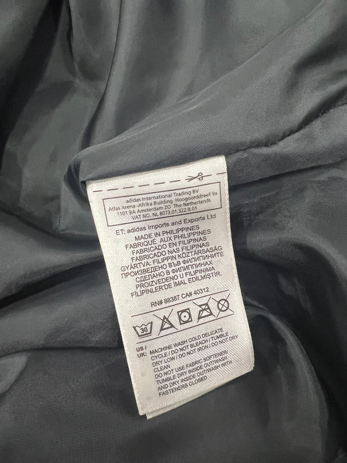 Abrigo Real Madrid Adidas Fly Emirates – Long Padded Football Bench Coat Black