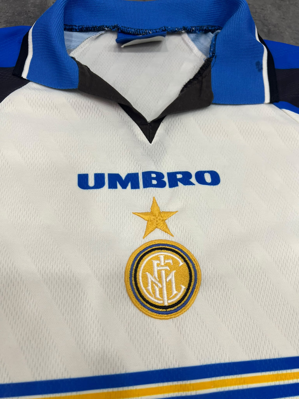 Inter Milan Umbro 1997/98 Away Shirt – Camiseta Vintage Pirelli 90s