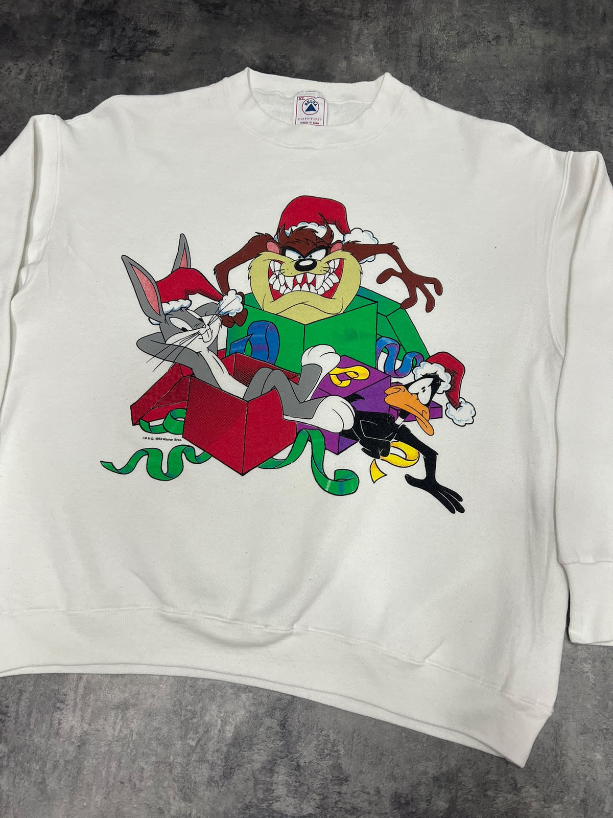 Looney Tunes Christmas 1993 Vintage Sweatshirt – Bugs Bunny Taz Daffy Made in USA
