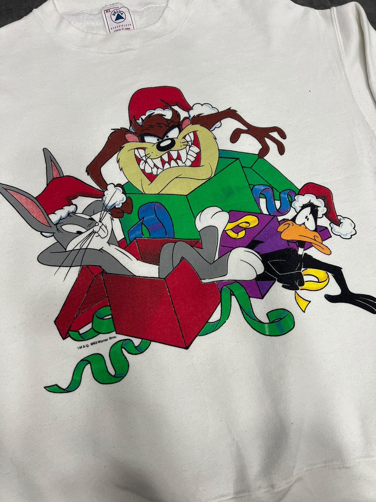 Looney Tunes Christmas 1993 Vintage Sweatshirt – Bugs Bunny Taz Daffy Made in USA