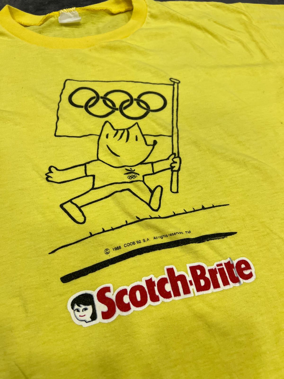 Cobi Barcelona 92 x Scotch-Brite Vintage 1988 T-Shirt – Camiseta Olímpica Retro