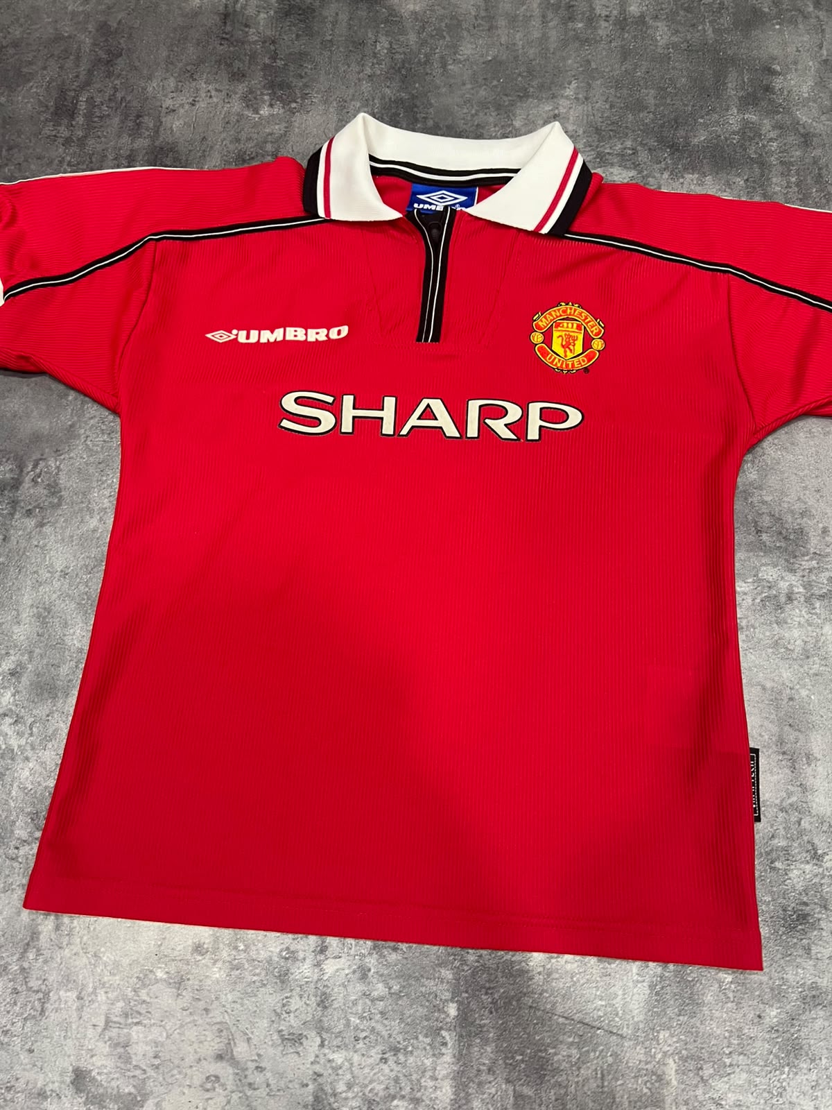 Manchester United 1998-2000 Umbro Sharp Vintage Football Shirt Kids | Camiseta fútbol retro infantil 90s