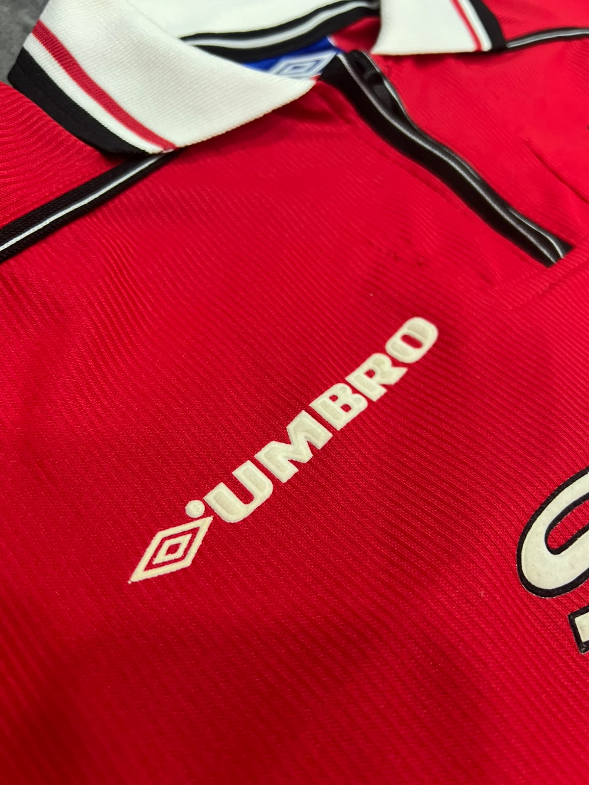 Manchester United 1998-2000 Umbro Sharp Vintage Football Shirt Kids | Camiseta fútbol retro infantil 90s