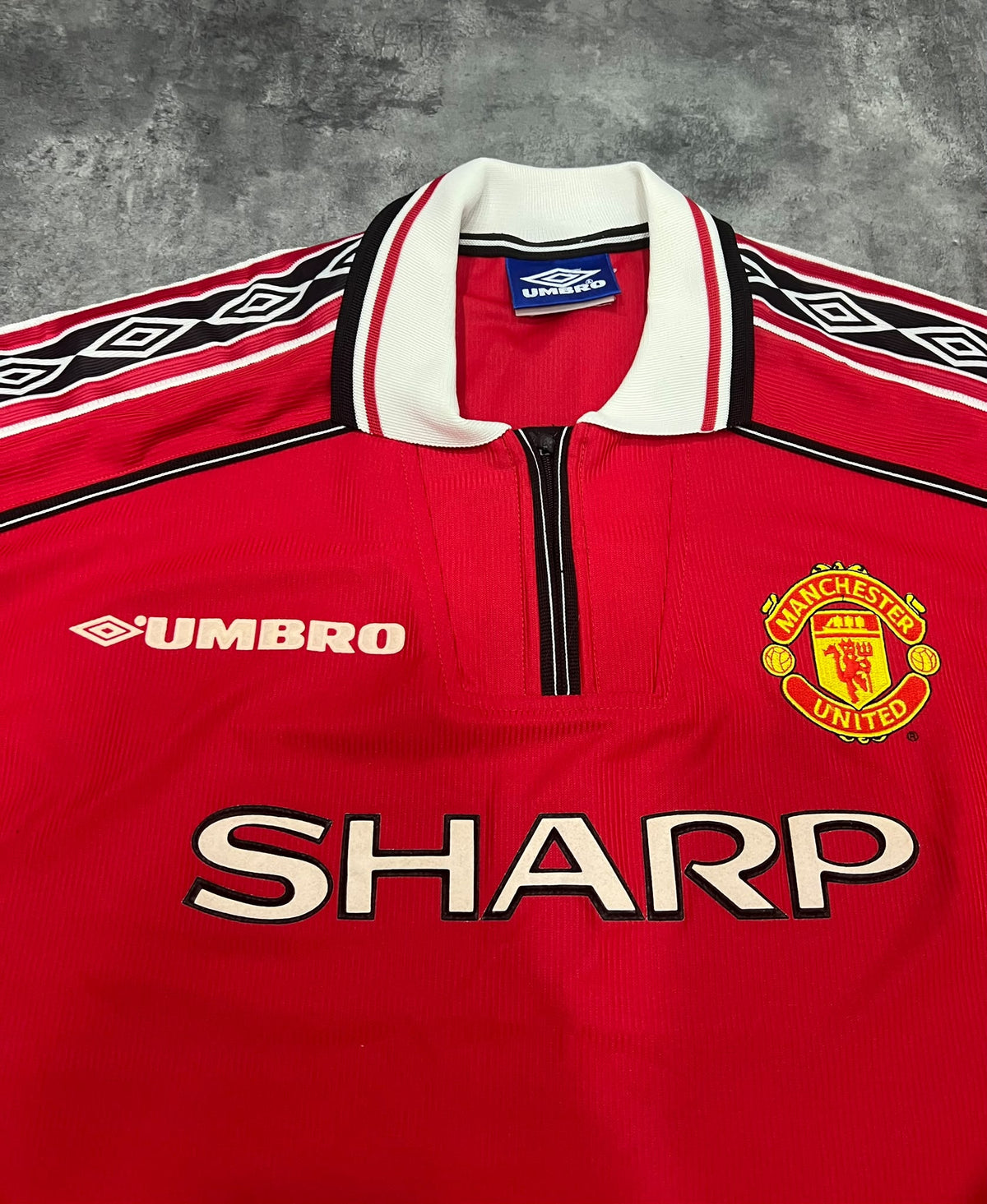 Manchester United Umbro 1998-00 Home – Camiseta Vintage Sharp Made in UK
